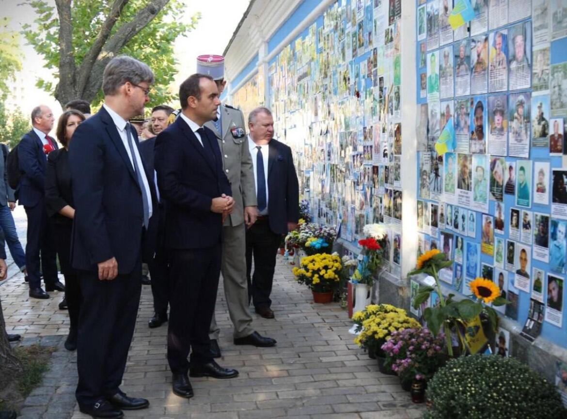 Міністр збройних сил Франції вшанував пам’ять полеглих українських захисників