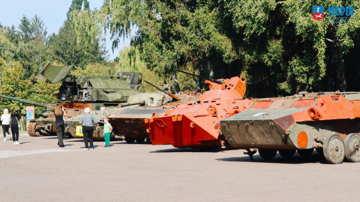 У Черкасах відкрили виставку «Парк трофейної техніки»