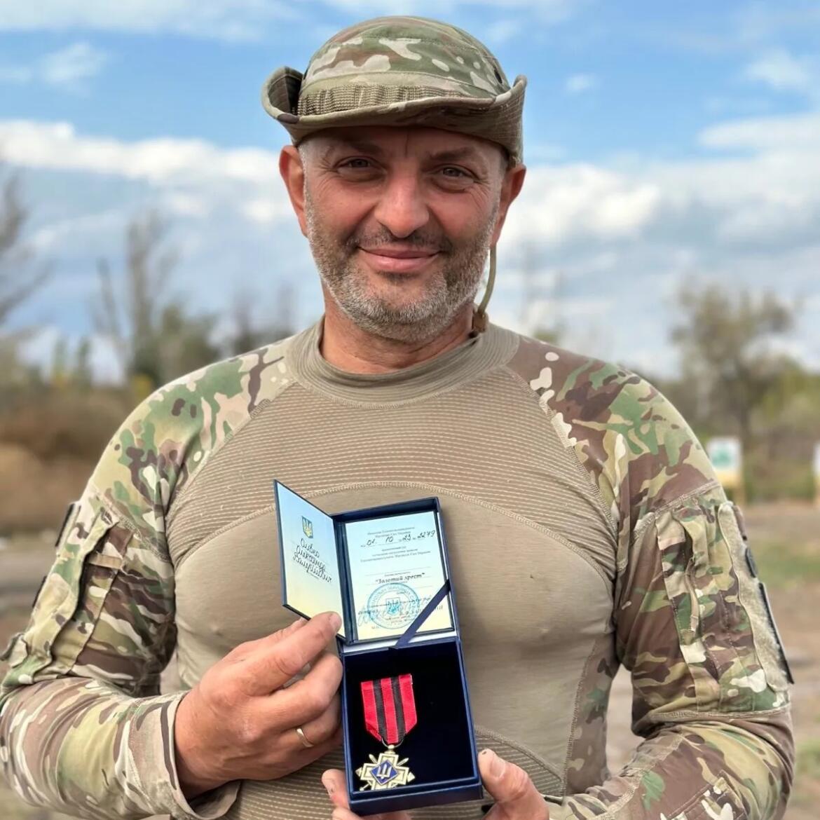 “Золотой крест” от Залужного получил пастор-снайпер Александр Оливко