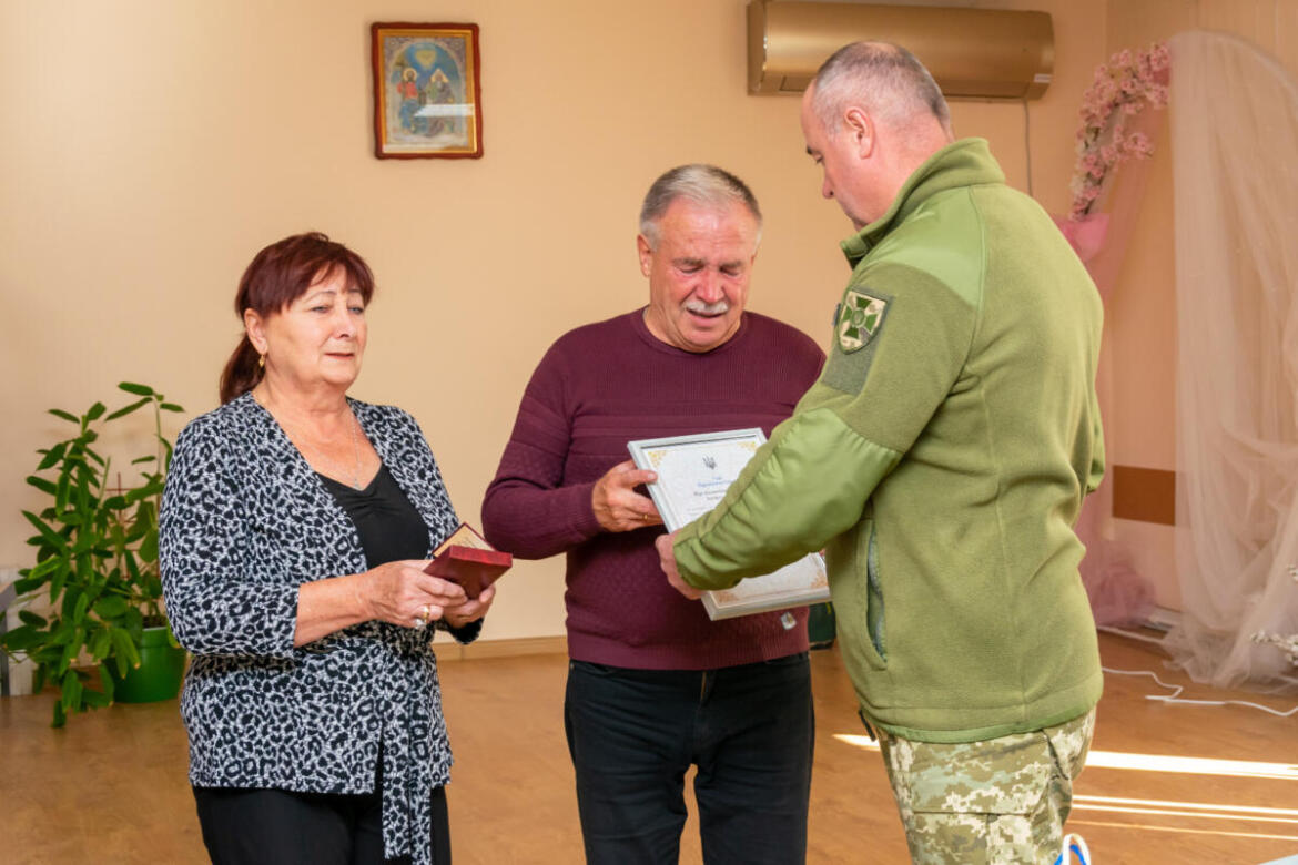 Сім’ям загиблих у боях прикордонників з Хмельниччини вручили державні нагороди