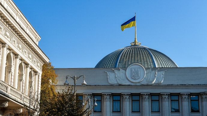 Депутати відповіли, чи планує Рада обмежувати виїзд за кордон жінкам-медикам