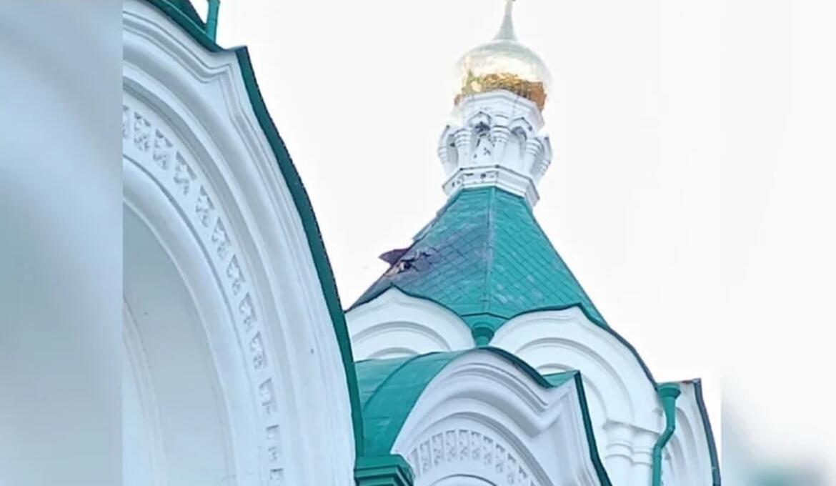 В УПЦ МП заявили, що росіяни обстріляли Святогірську лавру