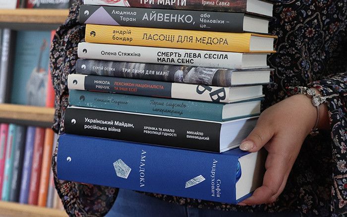 Частка українців, які взагалі не читають книг, залишається майже незмінною — опитування
