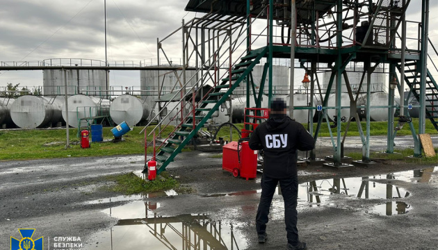 Правоохоронці викрили схему незаконного виробництва та продажу пального, до якої причетний кум Медведчука