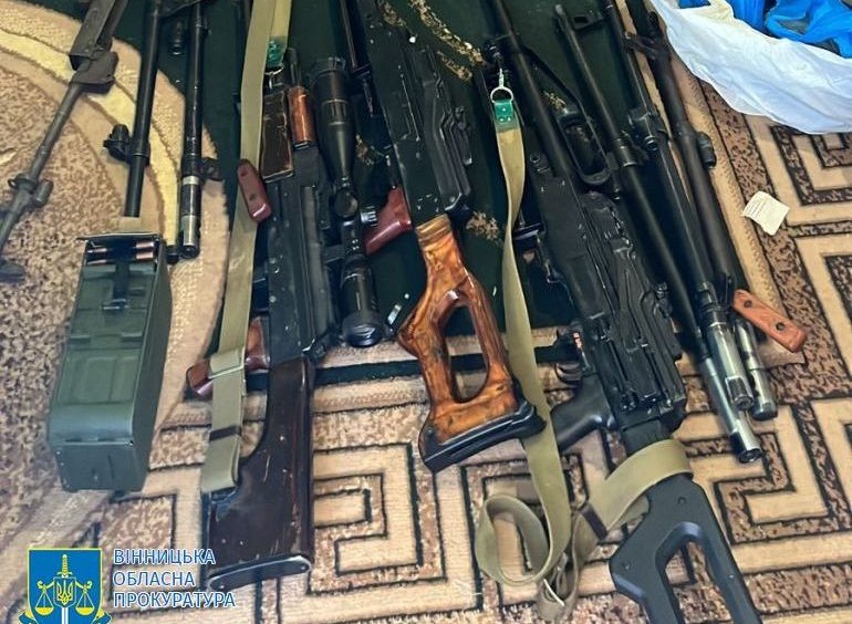 У жителя Вінниччини вилучили арсенал трофейної російської зброї – Офіс Генпрокурора
