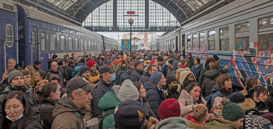 Чи будуть українці ставитися до біженців, що повернутся з-за кордону, як до «зрадників»: опитування