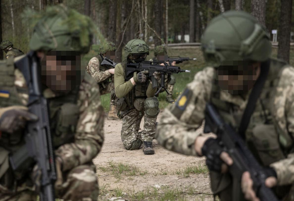 Українські захисники завершили інструкторські курси у Литві