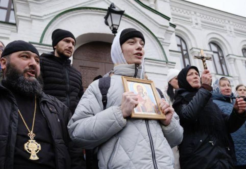 Опитування показало, скільки українців вважають, що УПЦ МП сприяла російській агресії