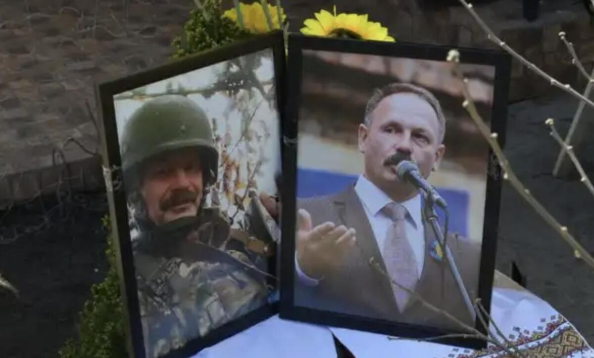 Дружина колишнього народного депутата Олега Барни, який загигув на фронті, отримала його речі