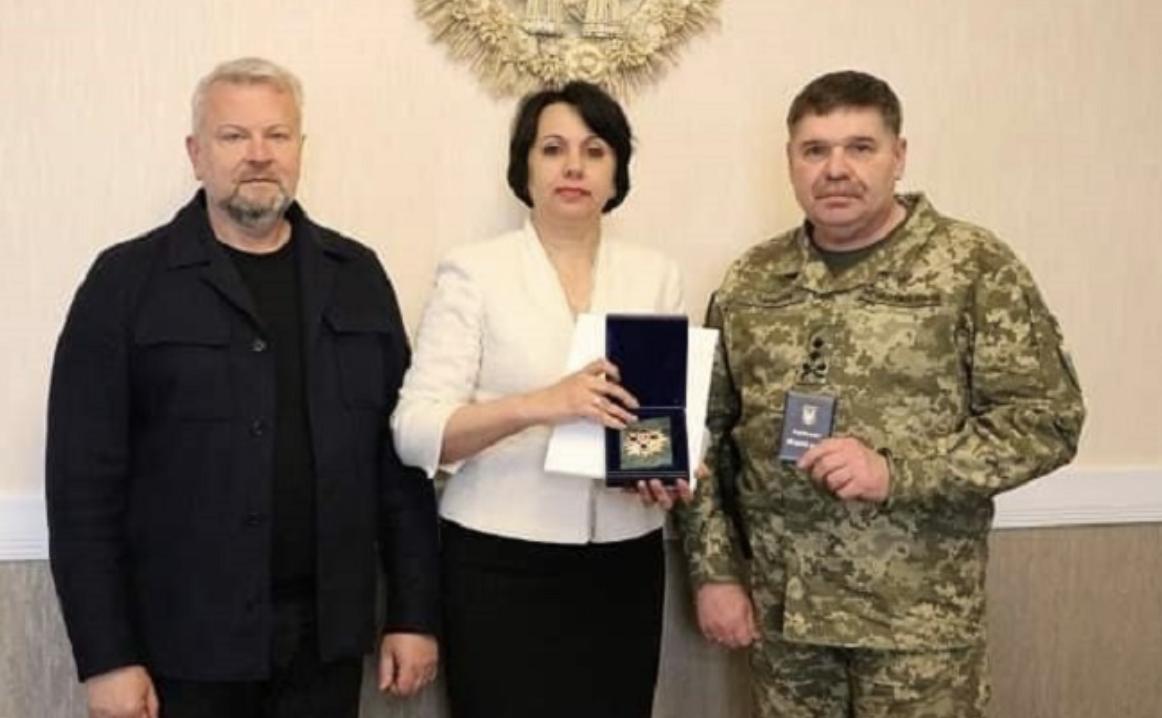 Відзнаку вручили командувачу Сил ТРО ЗСУ Ігорю Танцюрі
