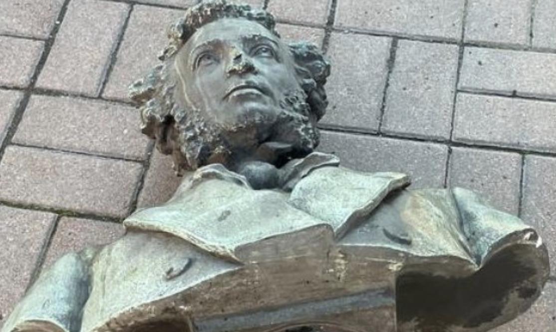 У Києві два погруддя Пушкіна позбавлено охоронного статусу