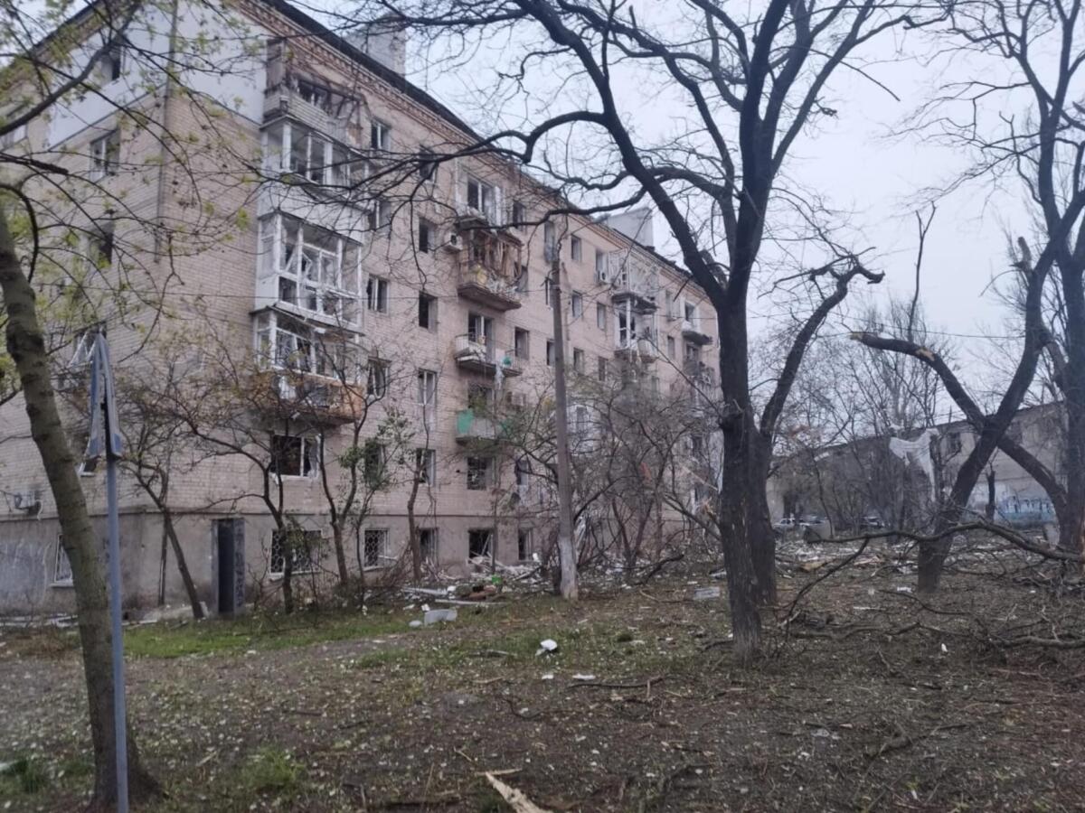 Окупанти вночі обстріляли Миколаїв, постраждало троє людей