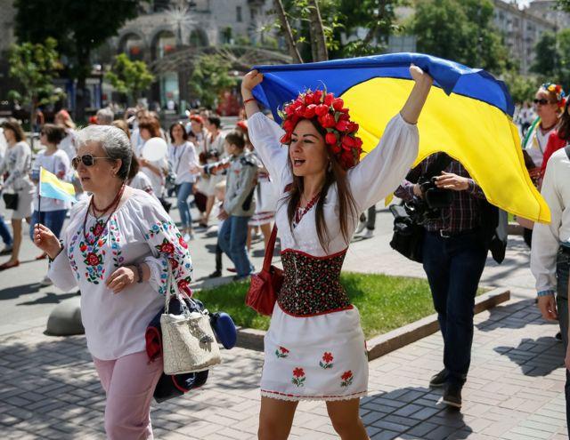 День вишиванки: українці в усьому світі влаштовують флешмоб єдності