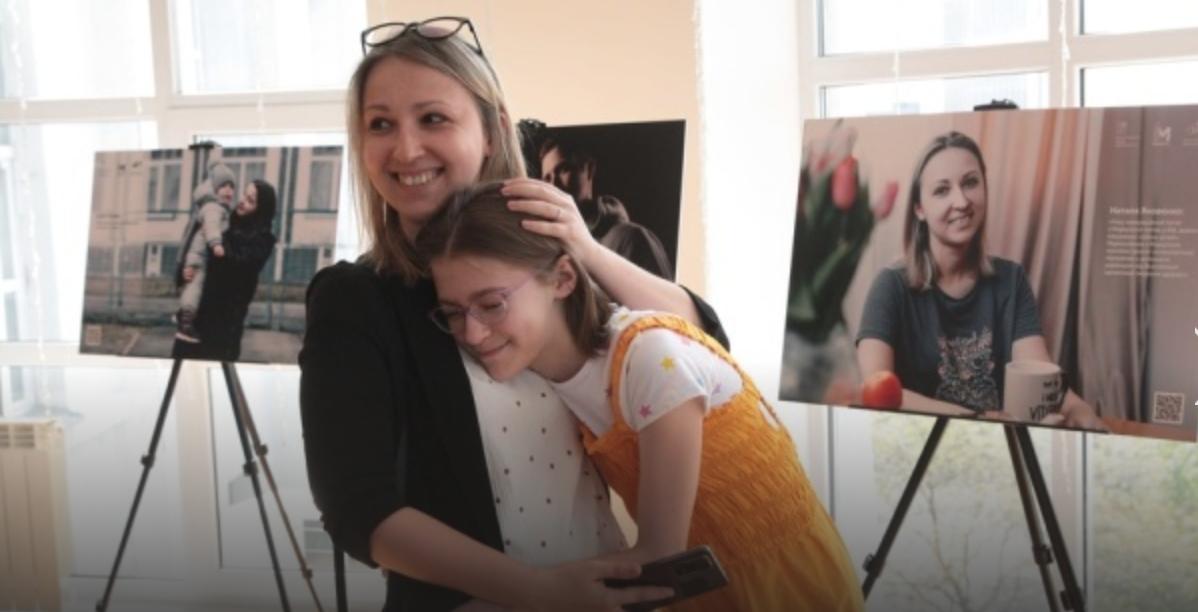 Виставку з фотопортретами переселенців із Маріуполя презентували у столиці