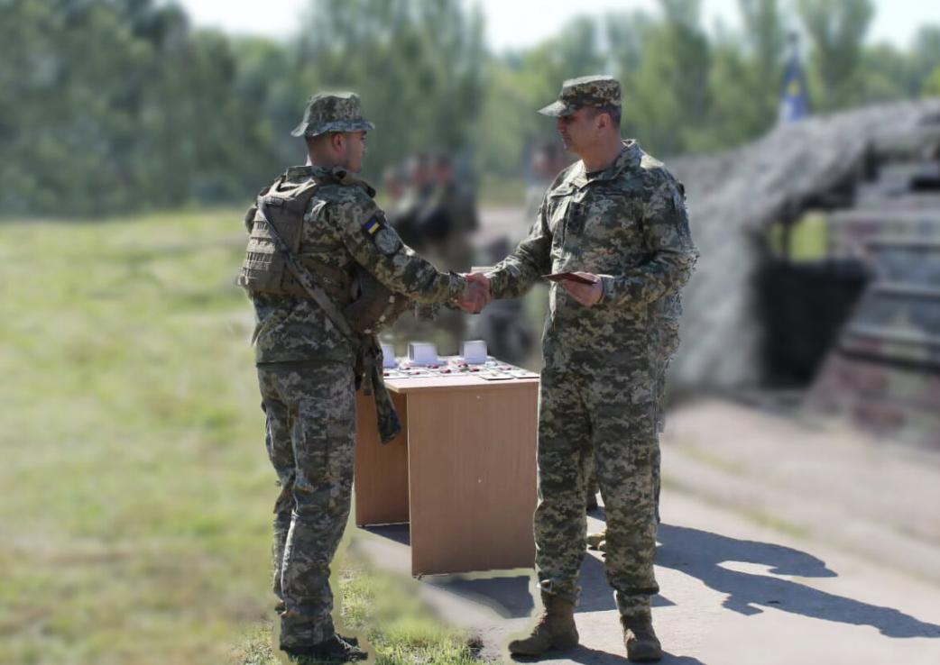 Українських захисників, які несуть службу на Півдні країни, нагородив командувач ВМС ЗСУ