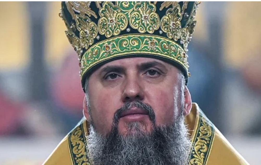 Предстоятель ПЦУ пояснив, чи обов’язково жінкам заходити в церкву в хустках та спідницях