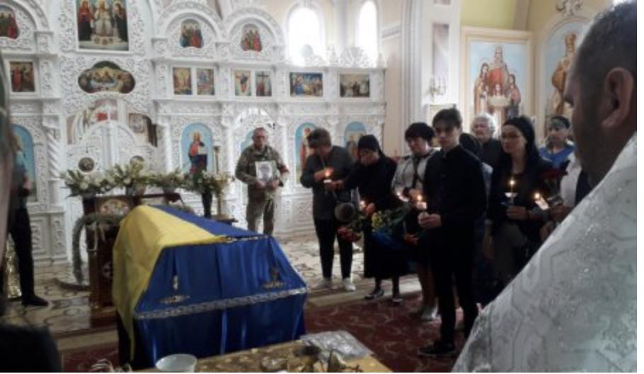 Суми провели в останню путь добровольця, який помер після поранення на Донеччині