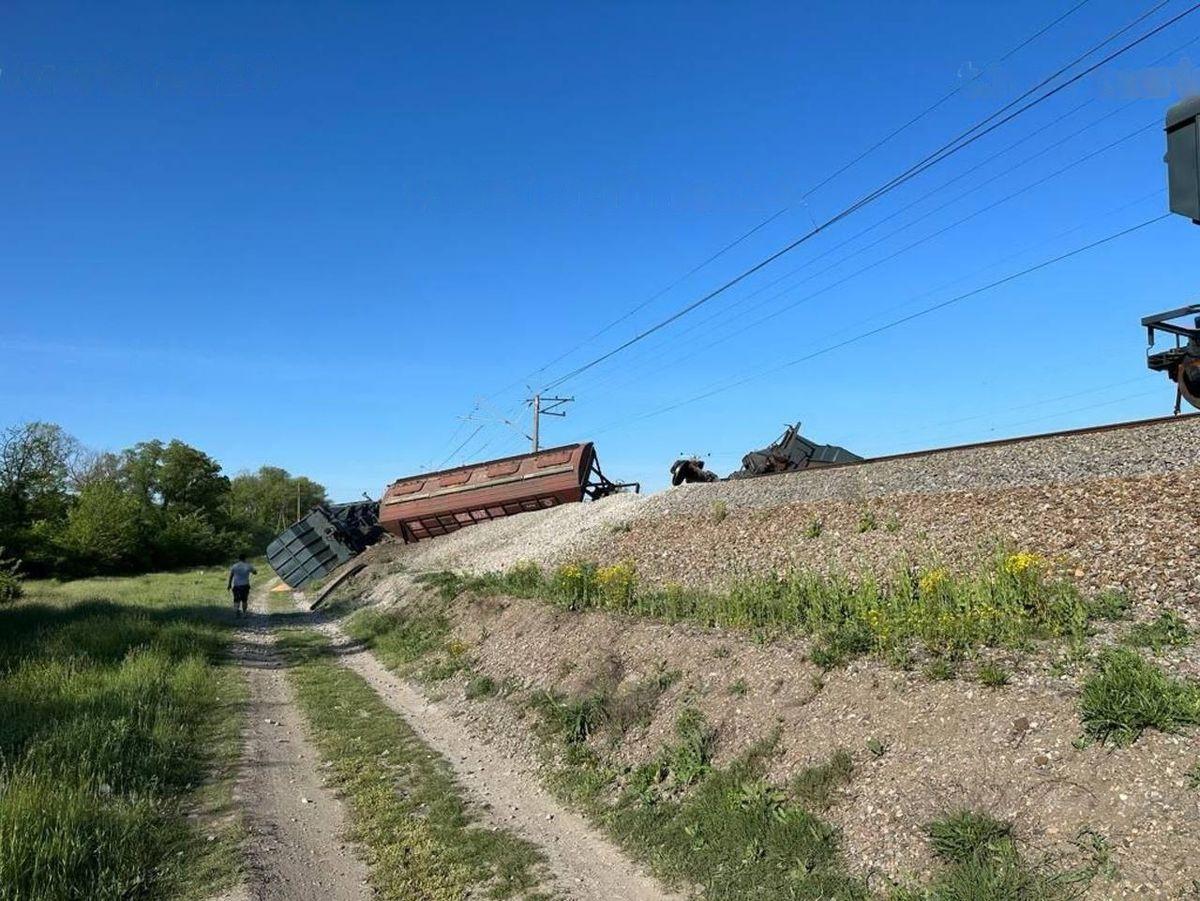 В окупованому Криму прогримів потужний вибух на залізниці: що відомо
