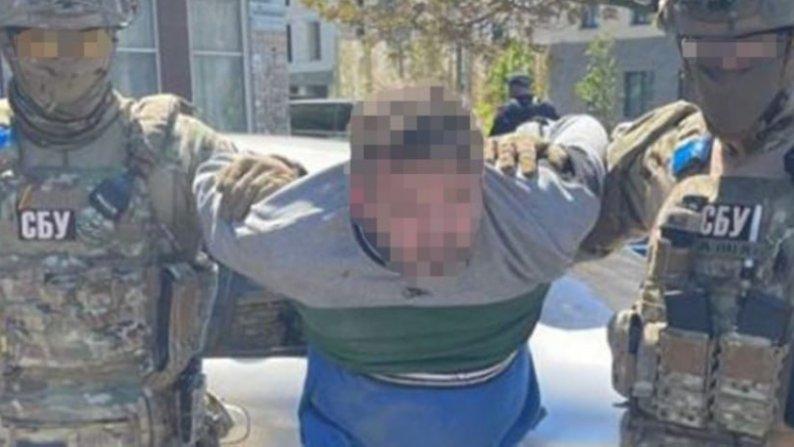 Передавав ворогу інформацію про ЗСУ: на Запоріжжі затримали екс-правоохоронця