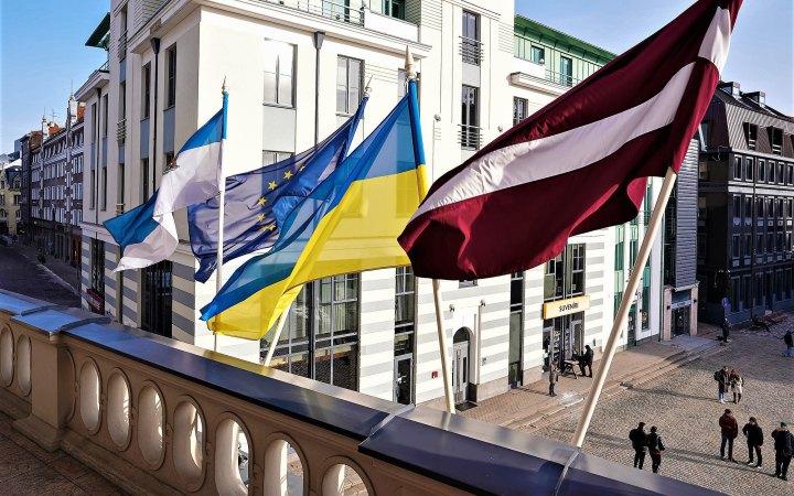 Опитування показало, чи змінилося через рік війни ставлення до українців у Латвії