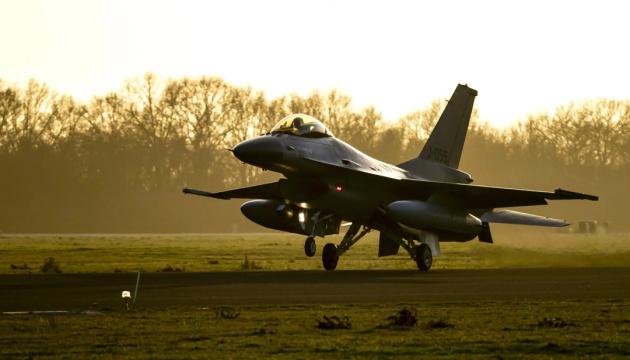 У Білому домі назвали умову передачі Україні винищувачів F-16