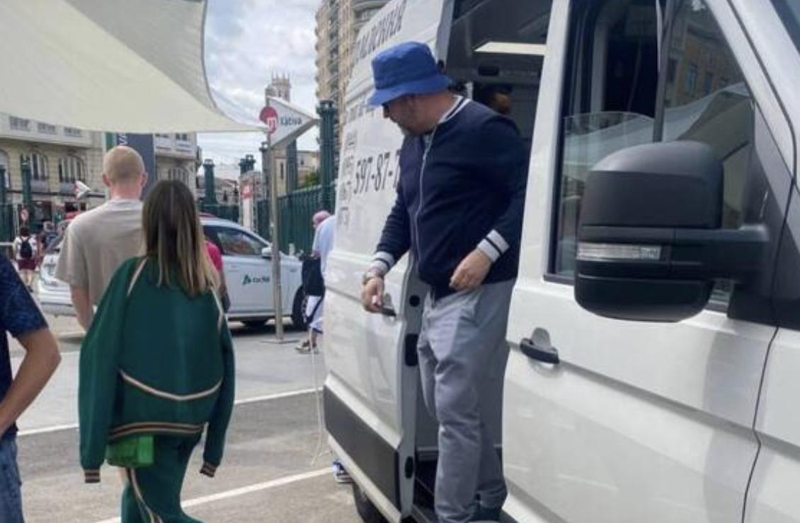 В Іспанії у пункті українського паспортного сервісу помітили пропагандиста Шарія