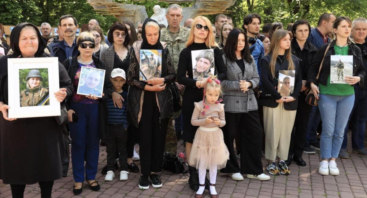 Державні та обласні нагороди вручили родинам загиблих бійців з Прикарпаття