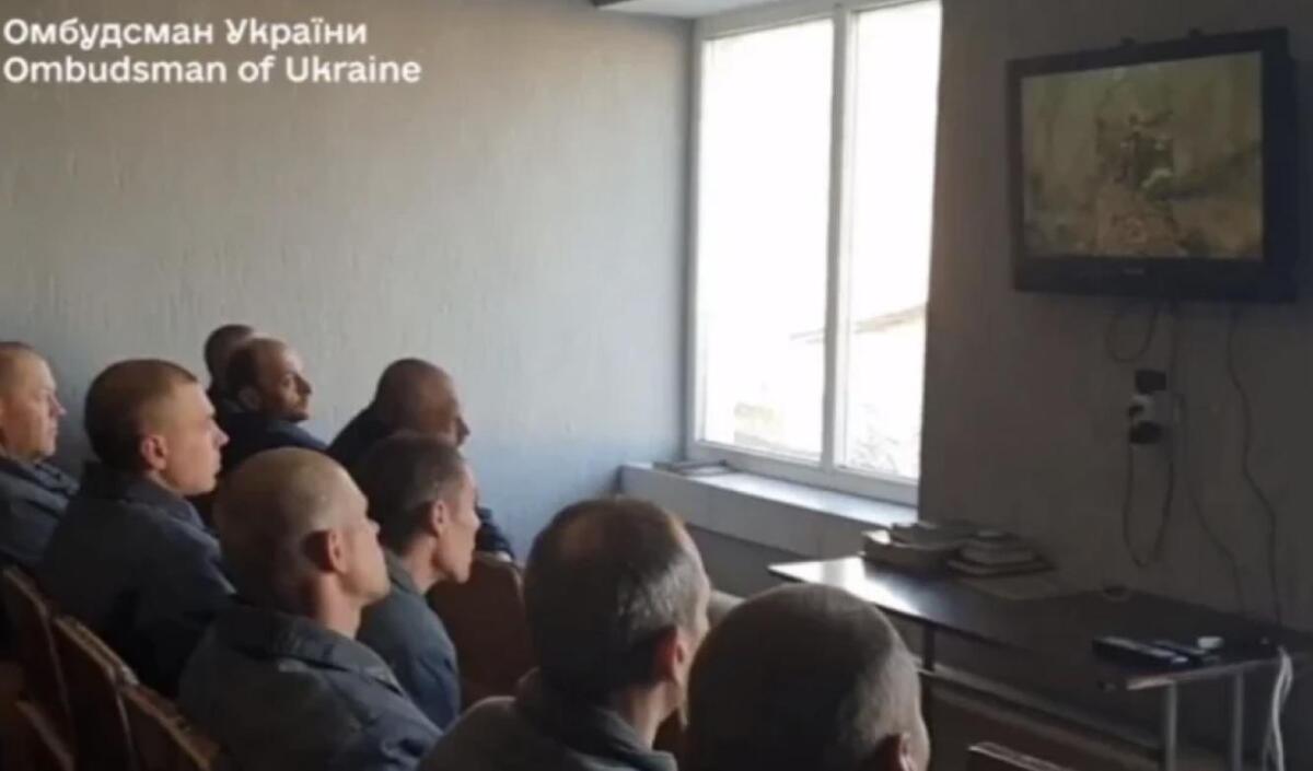 Російські військові, які перебувають у полоні, дізналися про свої злочини в Україні з фільму «Абсолютне зло»
