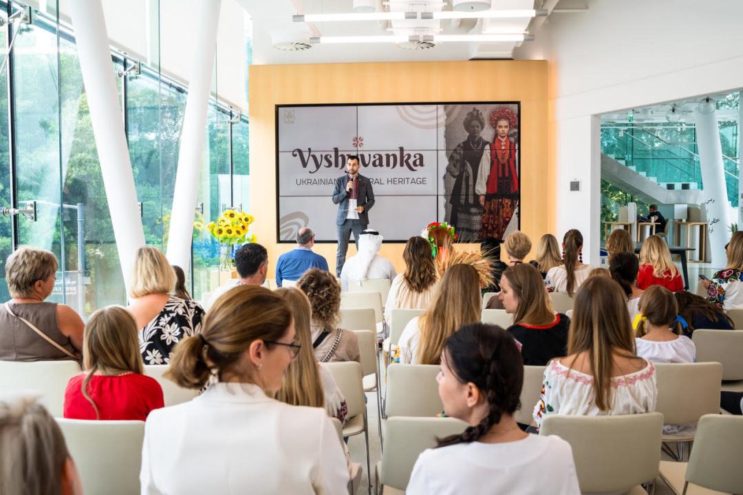 В ОАЭ диаспора устроила культурное событие, посвященное украинской вышивке (ФОТО)
