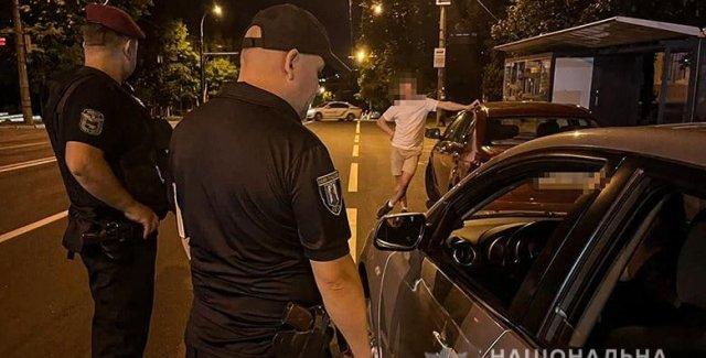 Українцям пояснили, чи законно вручати повістки за порушення комендантської години