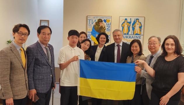 Voice of Ukraine: у Південній Кореї відкрили виставку воєнних плакатів