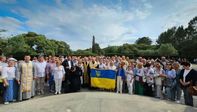 В Португалии около 5 тысяч украинцев приняли участие в паломничестве в санктуарий Божией Матери (ФОТО)