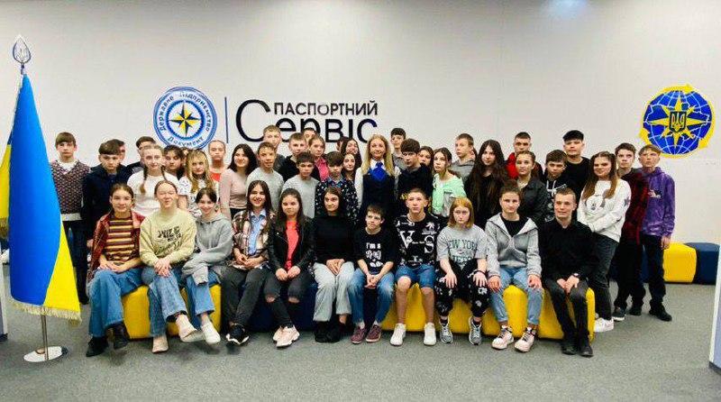 Майже 50 українських дітей отримали у Польщі свої перші паспорти громадянина України