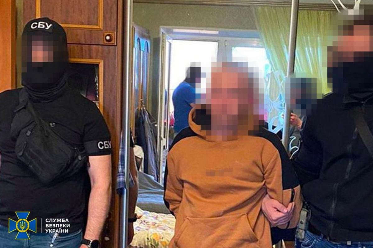 Розвідував позиції ЗСУ на півдні України: СБУ затримала ворожого інформатора