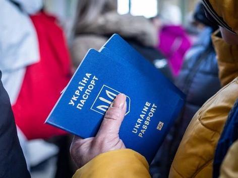 Стало відомо, скільки біженців серед працівників українських компаній не планують повертатися в Україну