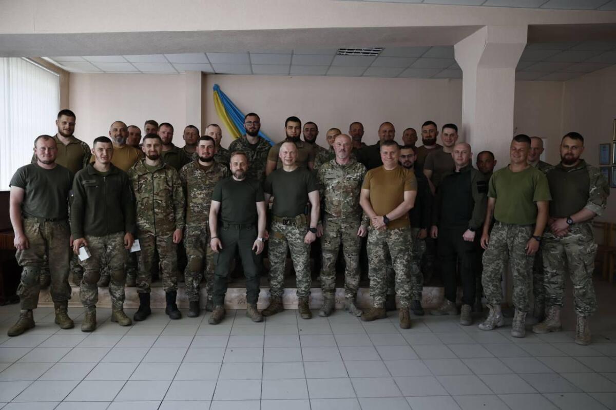 Командувач Сухопутних військ ЗСУ відвідав найгарячіші ділянки Бахмутського напрямку (ФОТО)