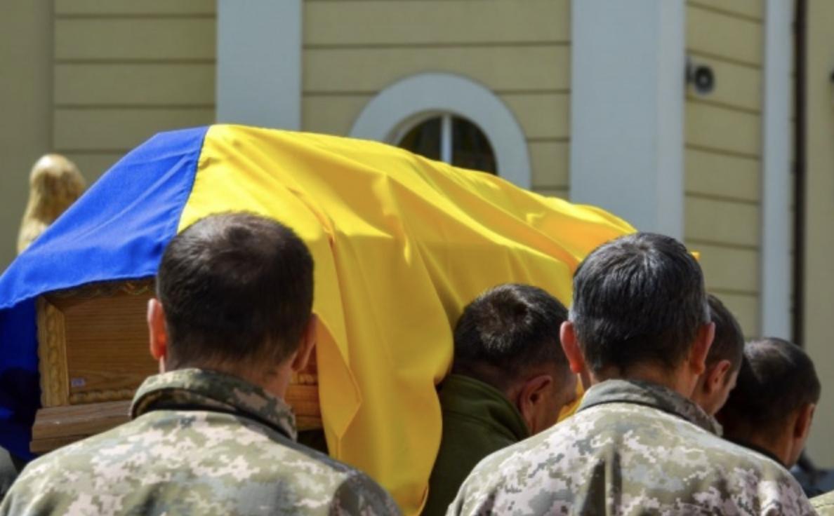 Між священниками ПЦУ та УПЦ стався конфлікт на похороні військовослужбовця ЗСУ