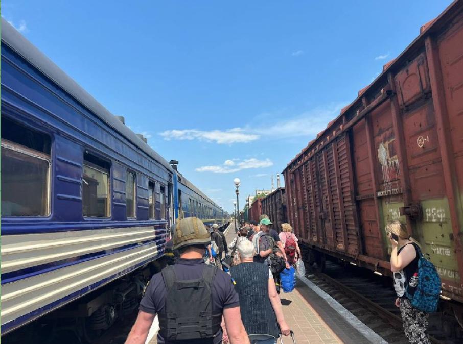 До Миколаєва прибув евакуаційний потяг з Херсона