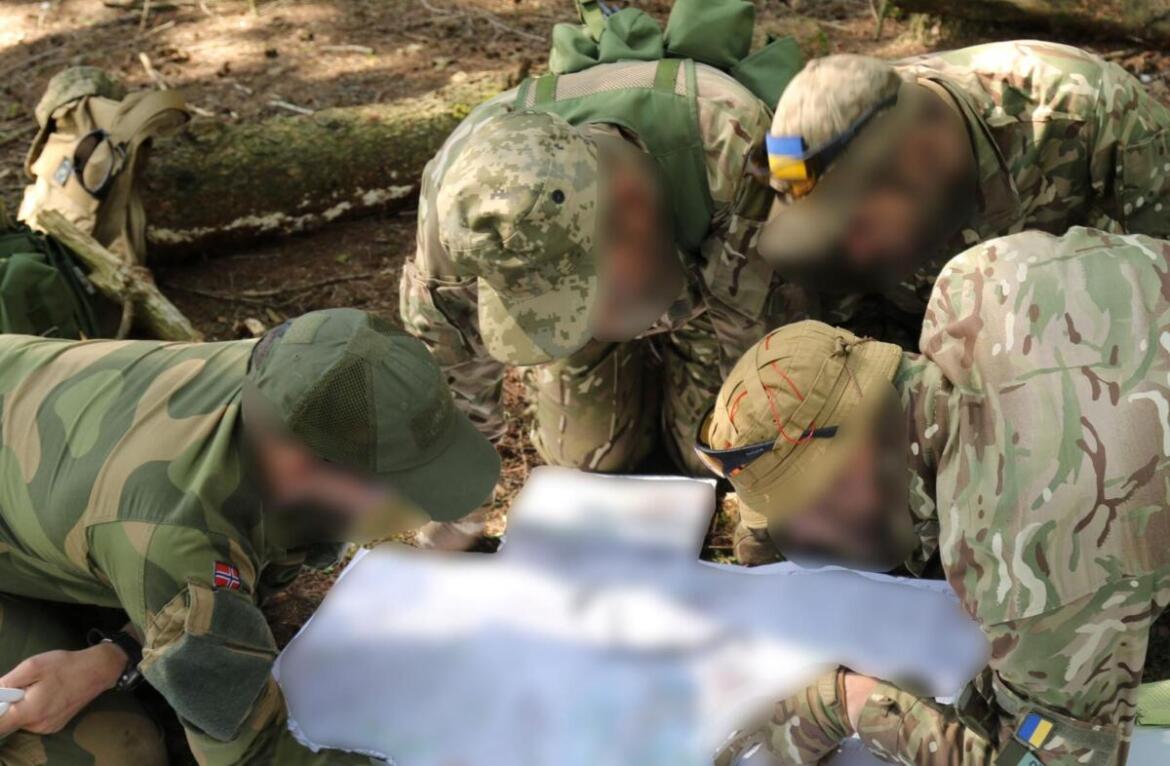 «ІНТЕРФЛЕКС»: у Британії норвезькі нацгвардійці провели комплексні навчання українськими новобранцями