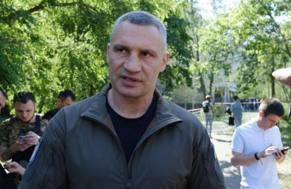 Кличко принял решение в отношении чиновника КГГА, который во время комендантского часа посещал ресторан