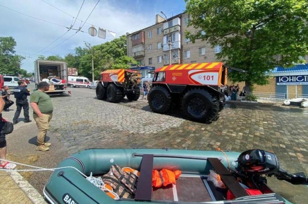 Українців із Херсона допомагає евакуйовувати спецтехніка