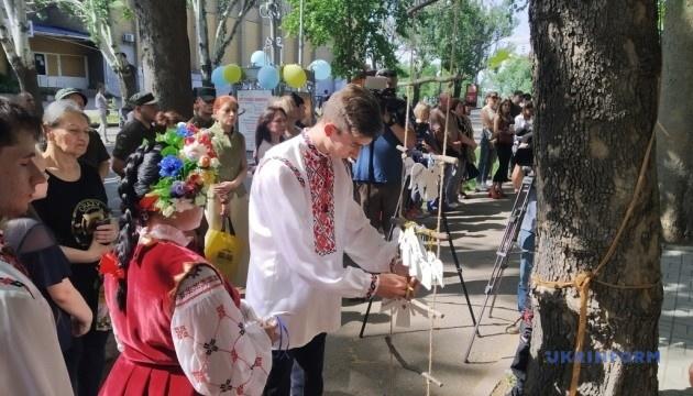 «Янголи Маріуполя»: в Миколаєві відкрилась виставка, присвячена пам’яті воїнів полку «Азов» (ФОТО)