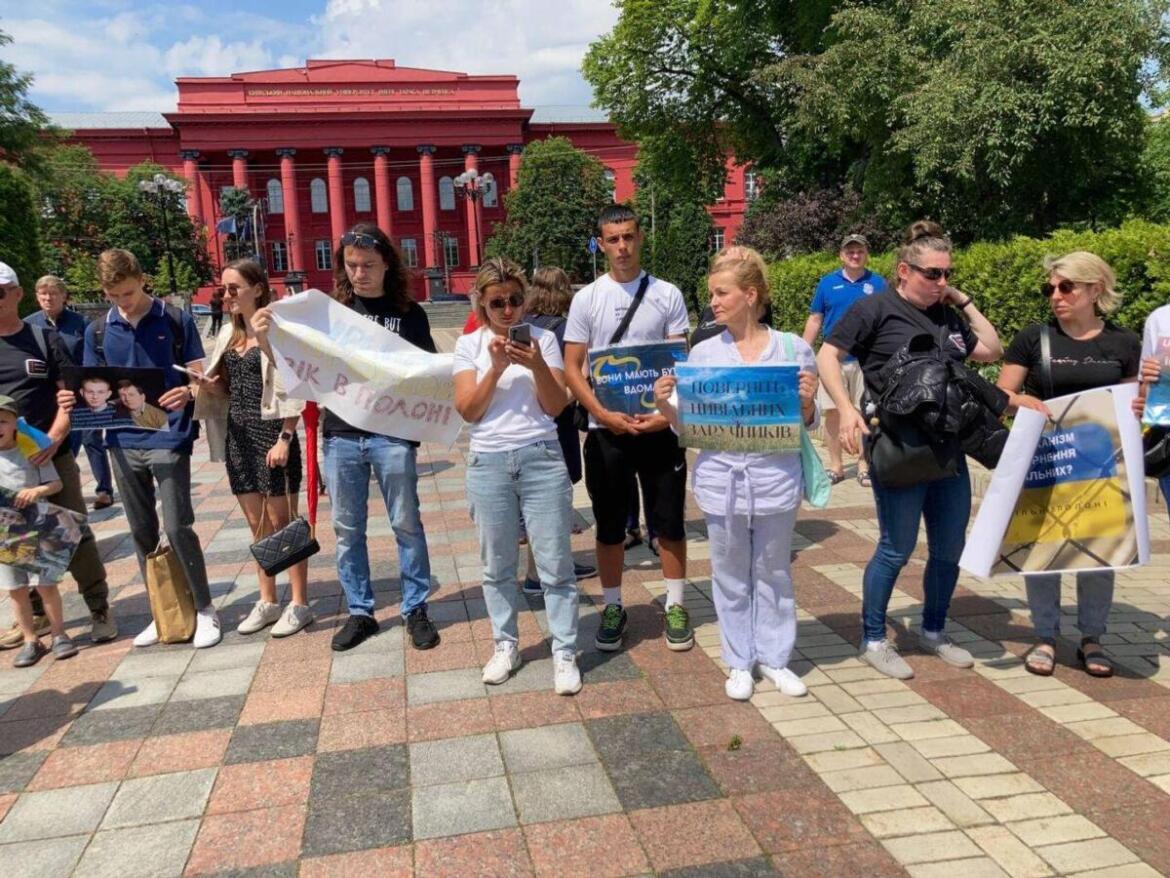 У Києві пройшла акція, на якій закликали звільнити цивільних з російського полону (ФОТО)