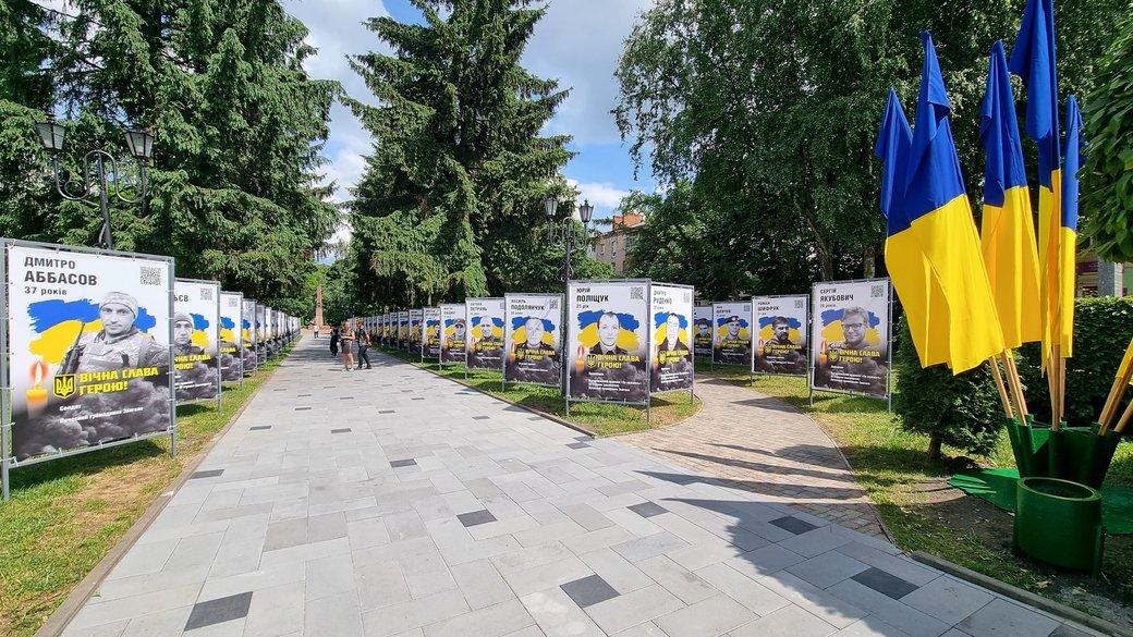 У Звягелі відкрили Алею пам’яті та присвоїли полеглим захисникам звання «Почесний громадянин»
