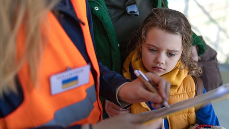 Украинцам напомнили алгоритм действий при эвакуации с детьми