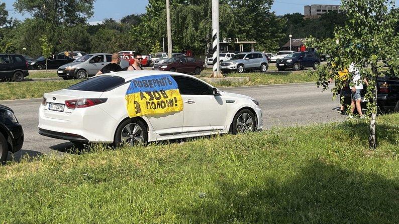 В Запорожье прошел автопробег в поддержку украинских пленных из Оленевки (ФОТО)