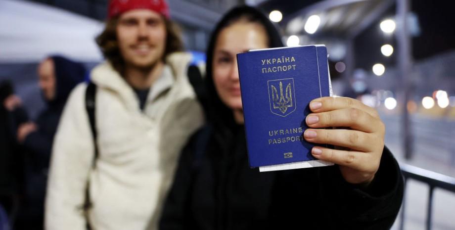 Дослідження показало, як довго українці планують працювати у Польщі