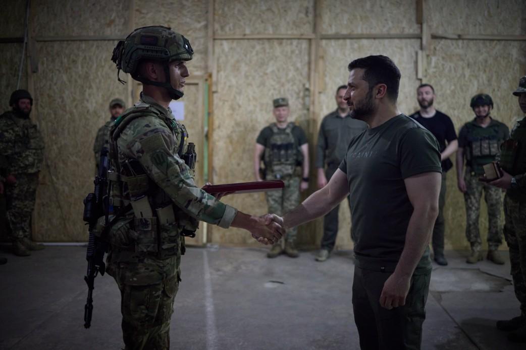 Зеленський відвідав передові позиції українських воїнів на Бердянському напрямку (ВІДЕО)