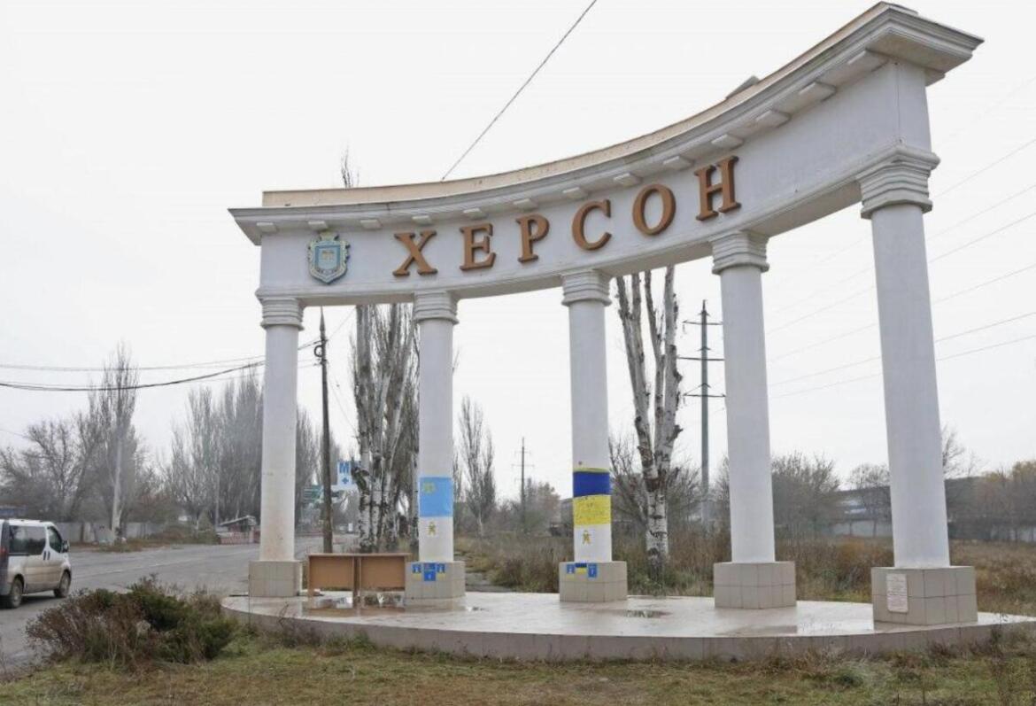 Зранку російські окупаційні війська обстріляли Херсон та область