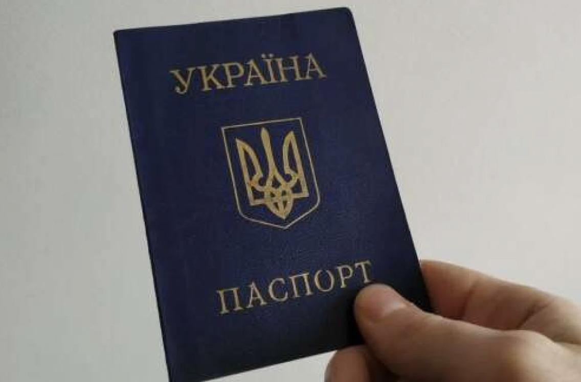 В Україні змінять строки вклеювання фото у документи